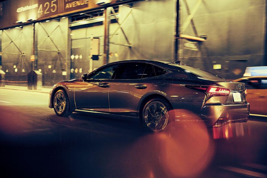  Lexus LS500h 2017 года  (JP) (фото 17 из 35)